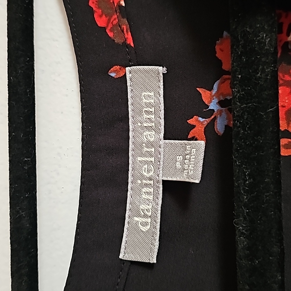 Blouse - Picture 2 of 4
